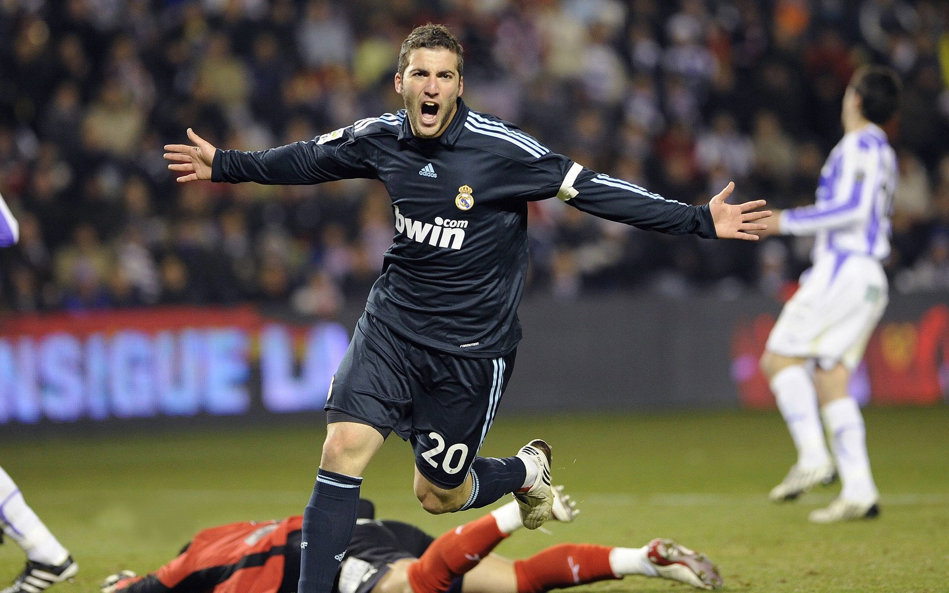 世界杯南美后卫登陆欧冠后表现起伏 被指“难适应高强度联赛”